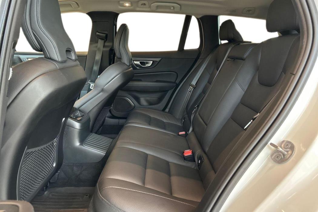 VOLVO V60 2024