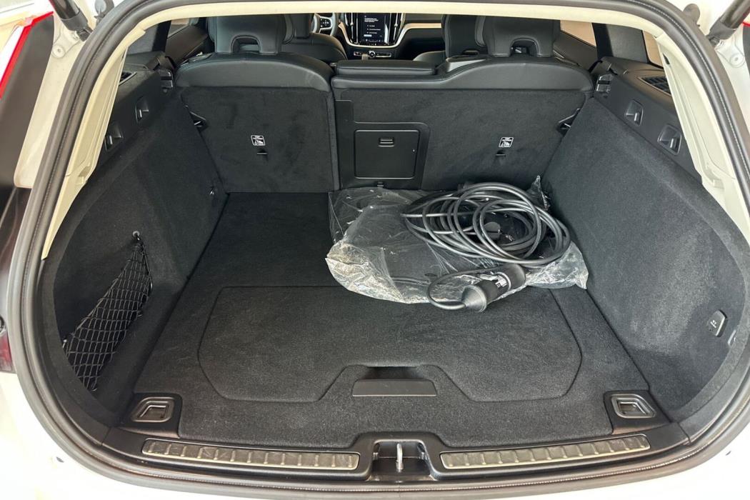 VOLVO V60 2024