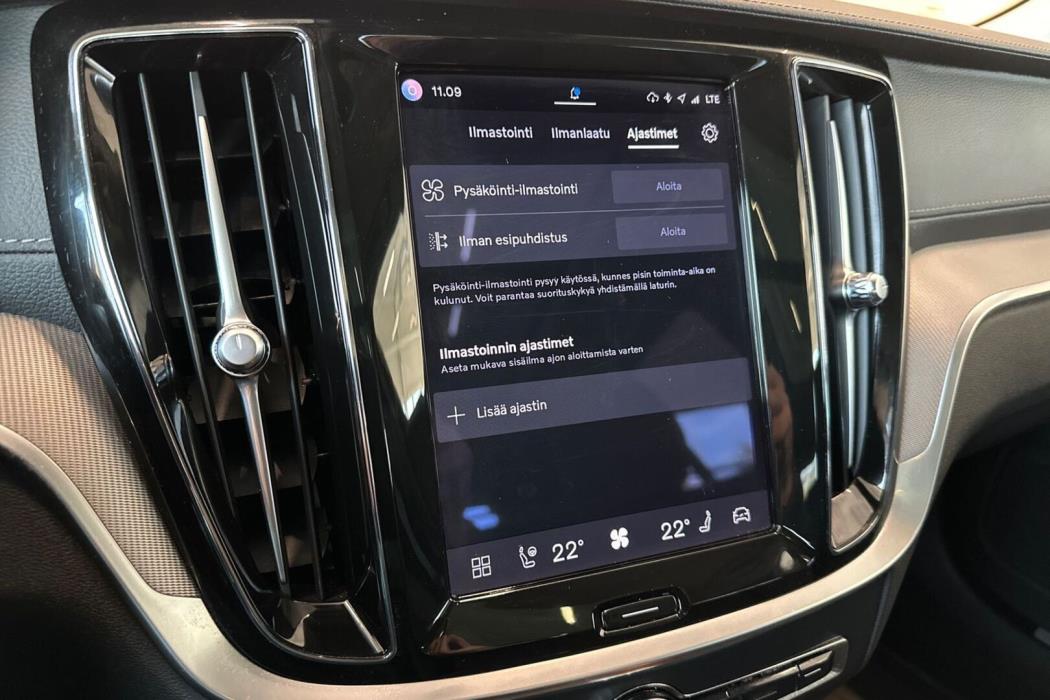 VOLVO V60 2024