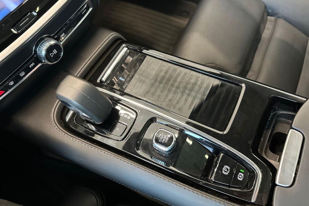 VOLVO V60 2024