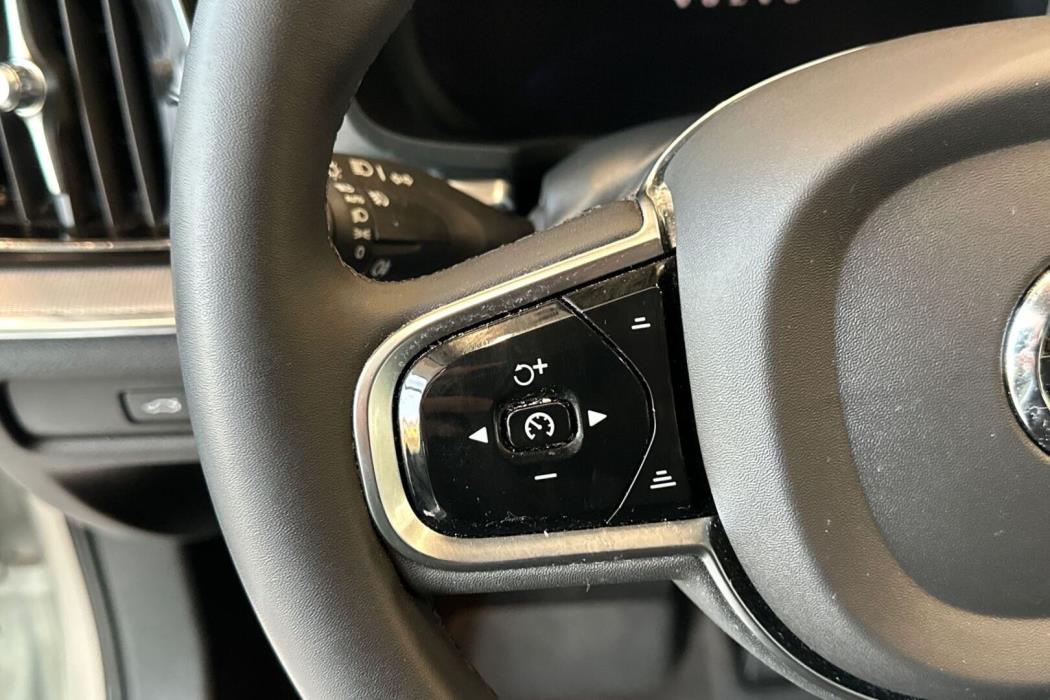 VOLVO V60 2024