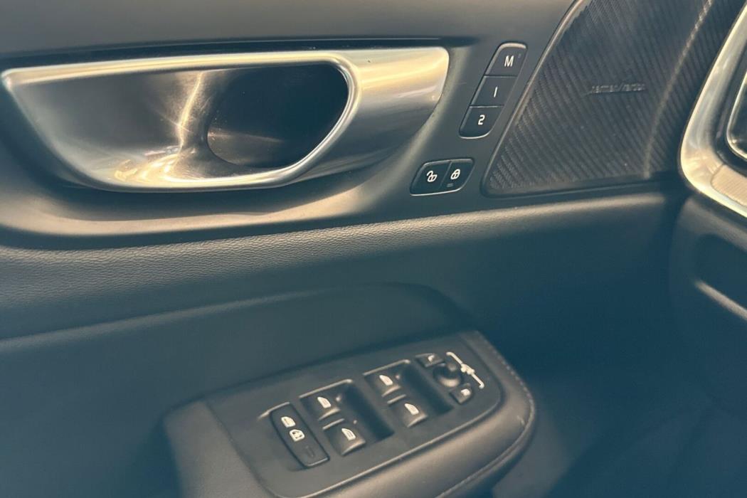 VOLVO V60 2024