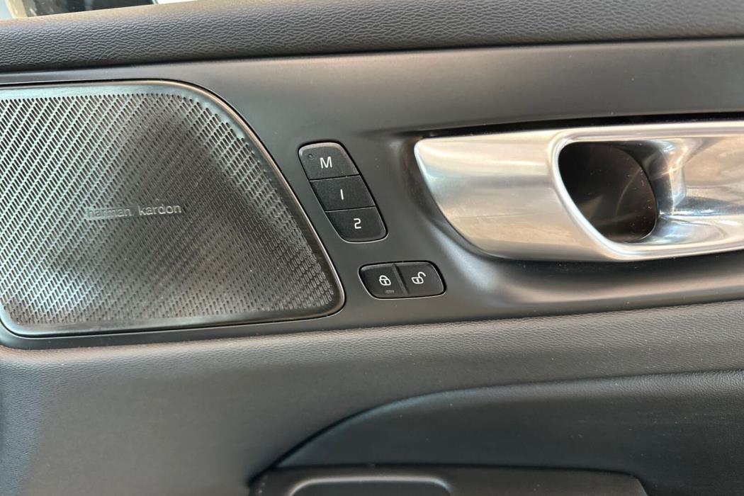 VOLVO V60 2024