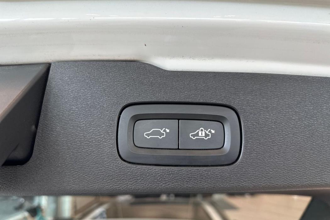VOLVO V60 2024