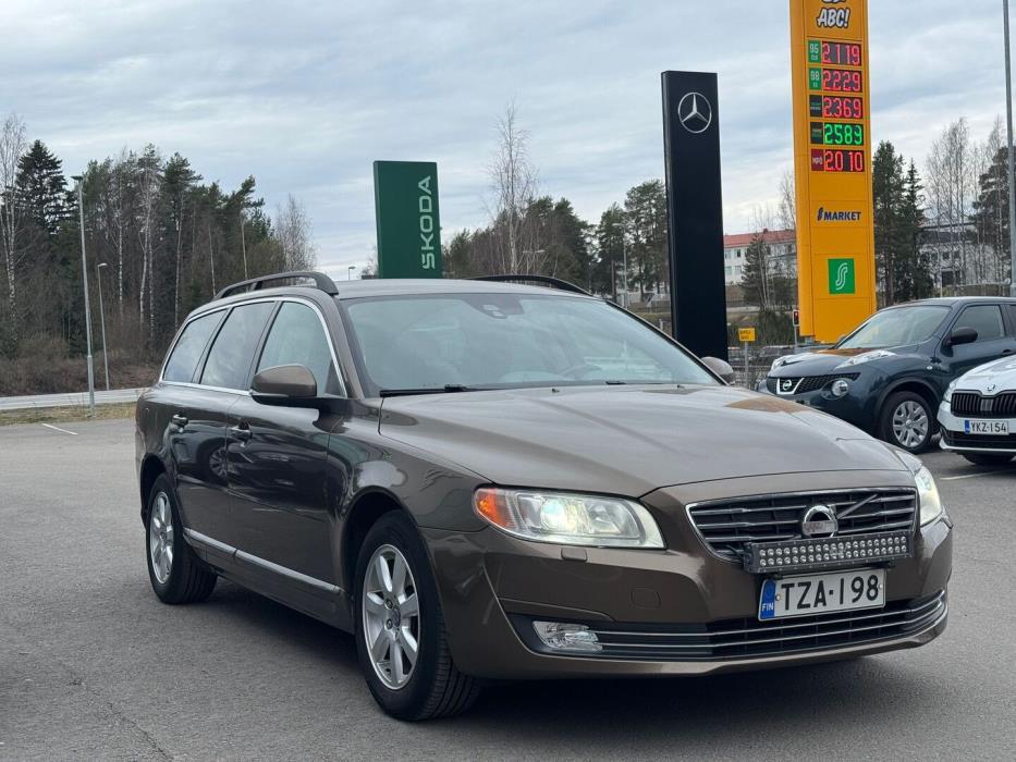 VOLVO V70 2014