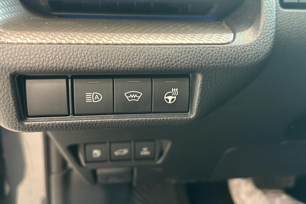 TOYOTA Prius Plug-in 2024