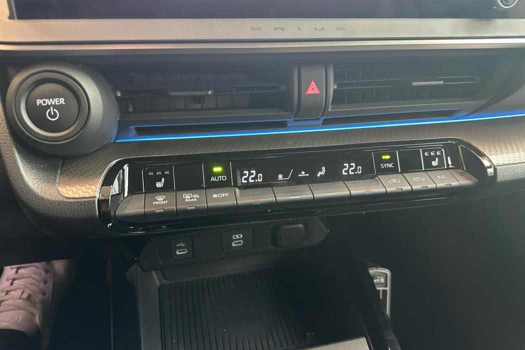 TOYOTA Prius Plug-in 2024