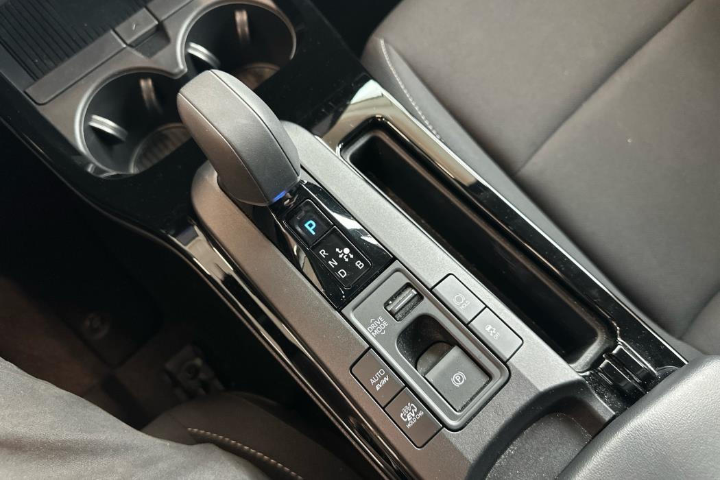 TOYOTA Prius Plug-in 2024