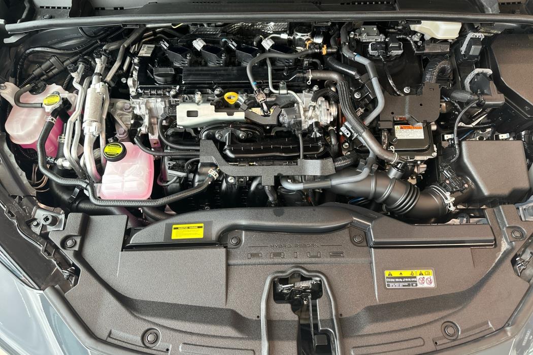 TOYOTA Prius Plug-in 2024