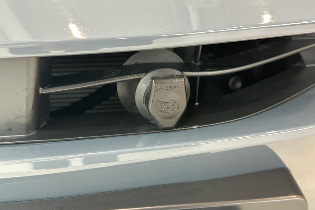 TOYOTA Prius Plug-in 2024