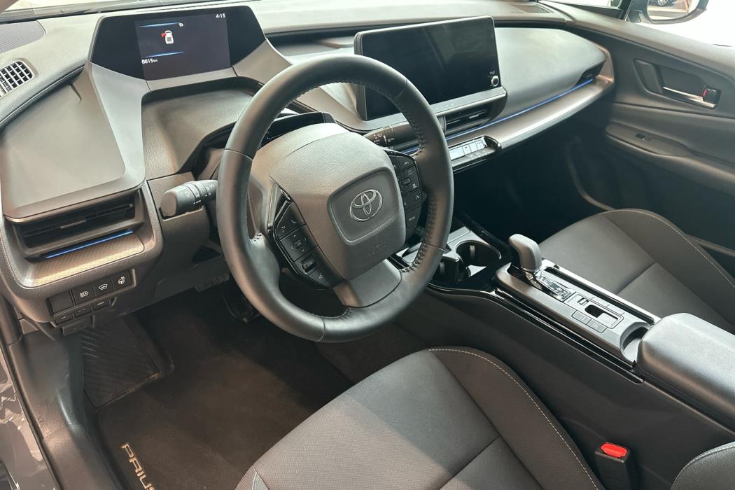 TOYOTA Prius Plug-in 2024