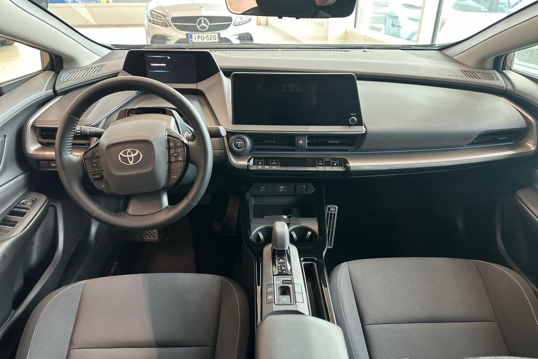 TOYOTA Prius Plug-in 2024