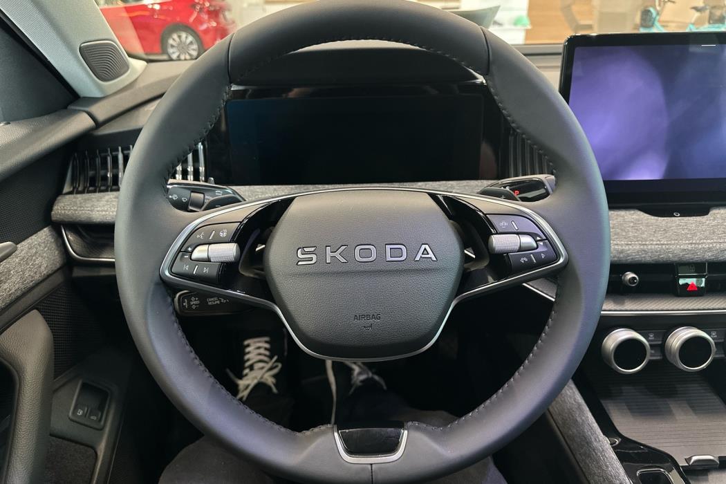 SKODA Superb 2026