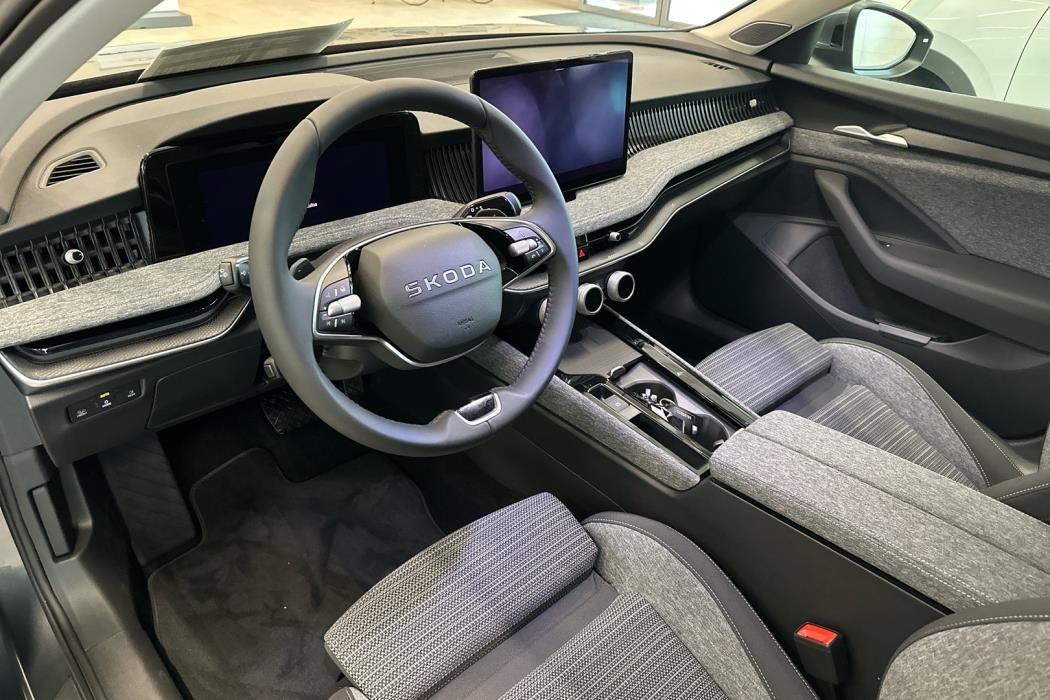 SKODA Superb 2026