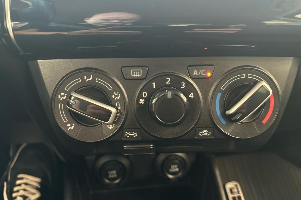 SUZUKI Swift 2017