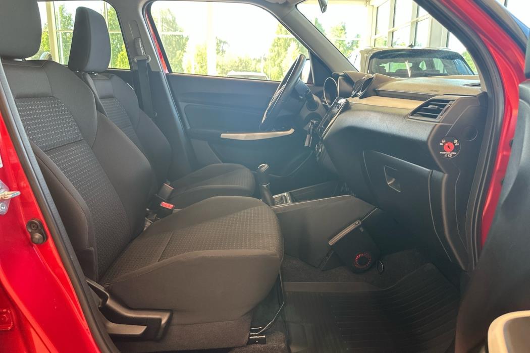 SUZUKI Swift 2017