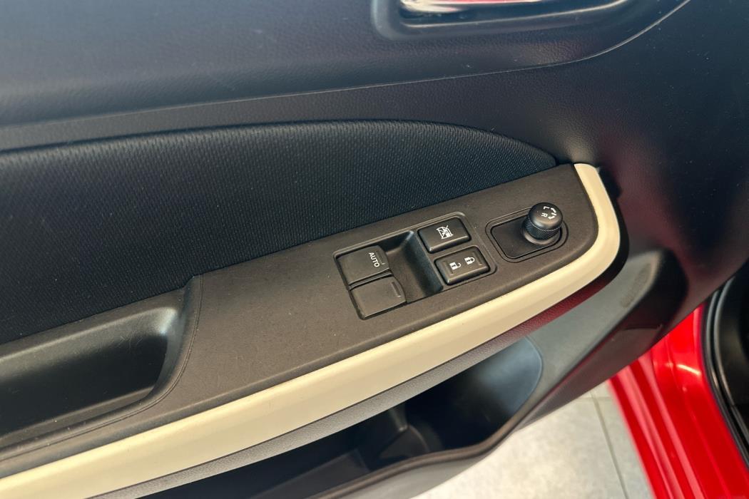 SUZUKI Swift 2017