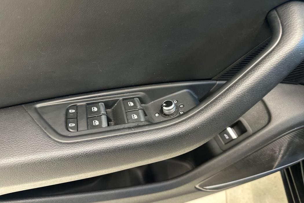 AUDI A4 2022