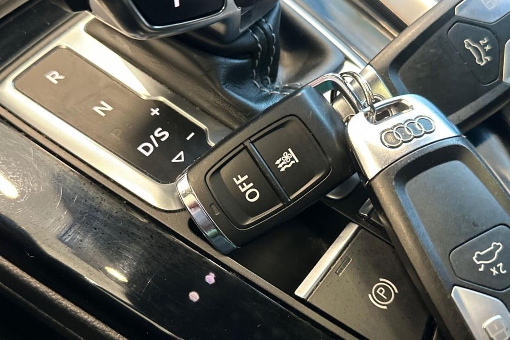 AUDI A4 2022