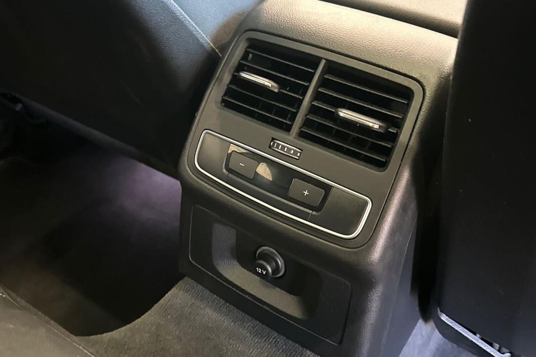 AUDI A4 2022