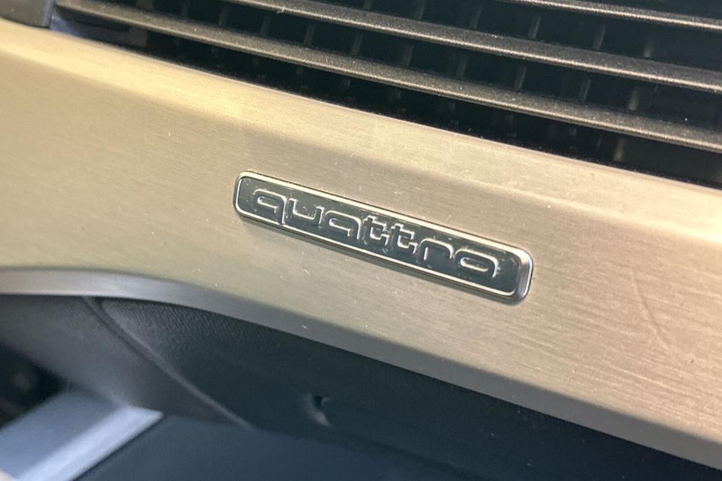 AUDI A4 2022