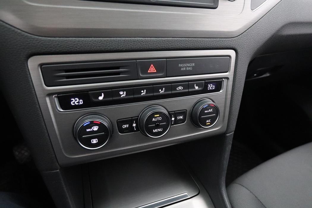 VOLKSWAGEN Golf Sportsvan 2015