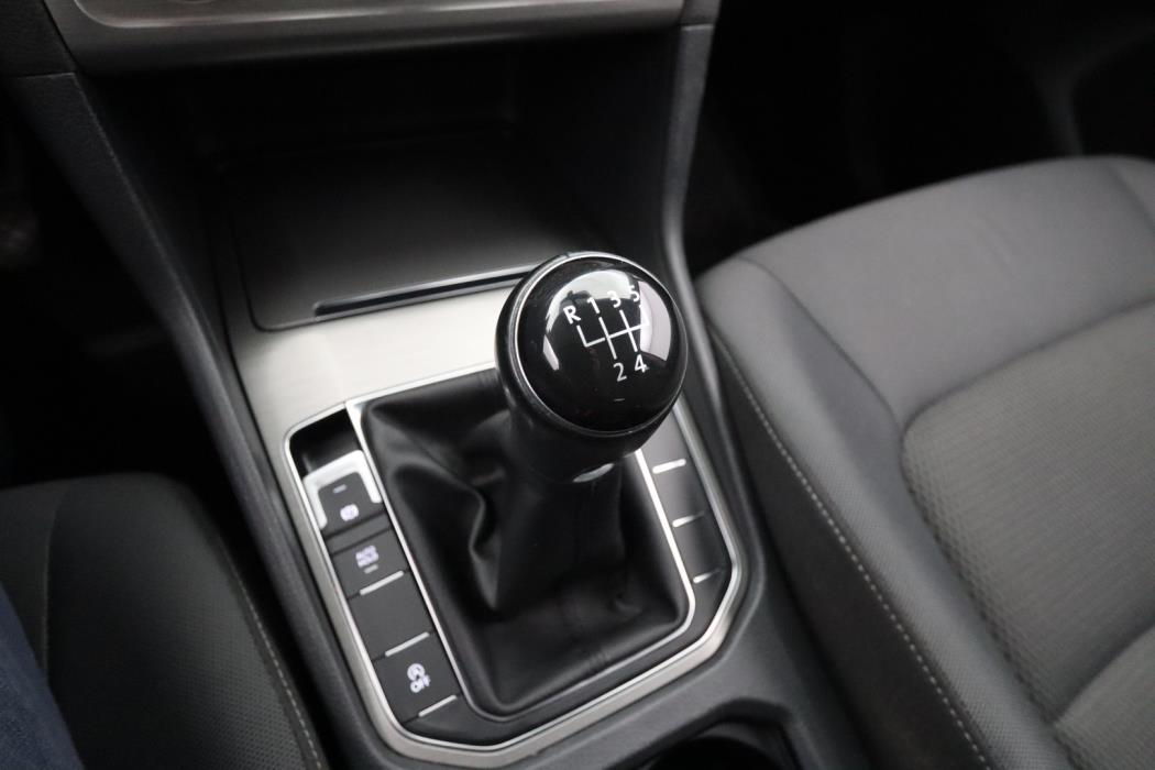 VOLKSWAGEN Golf Sportsvan 2015