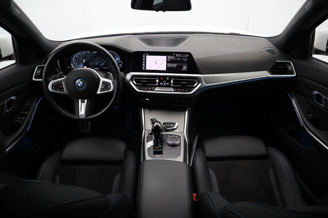 BMW 330 2022