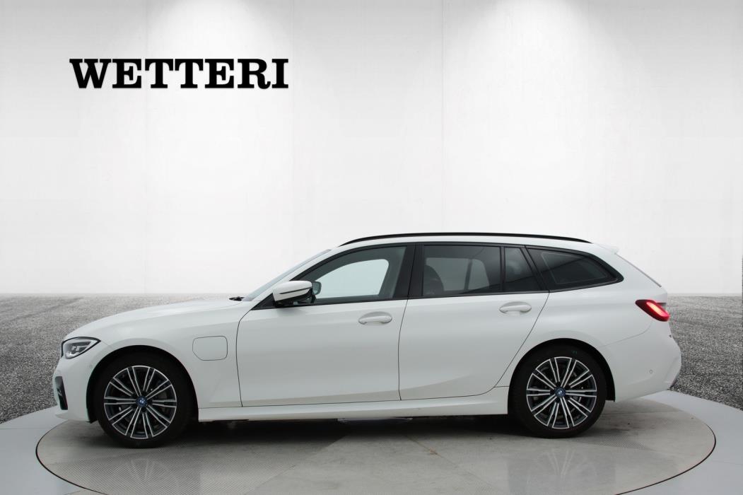 BMW 330 2022