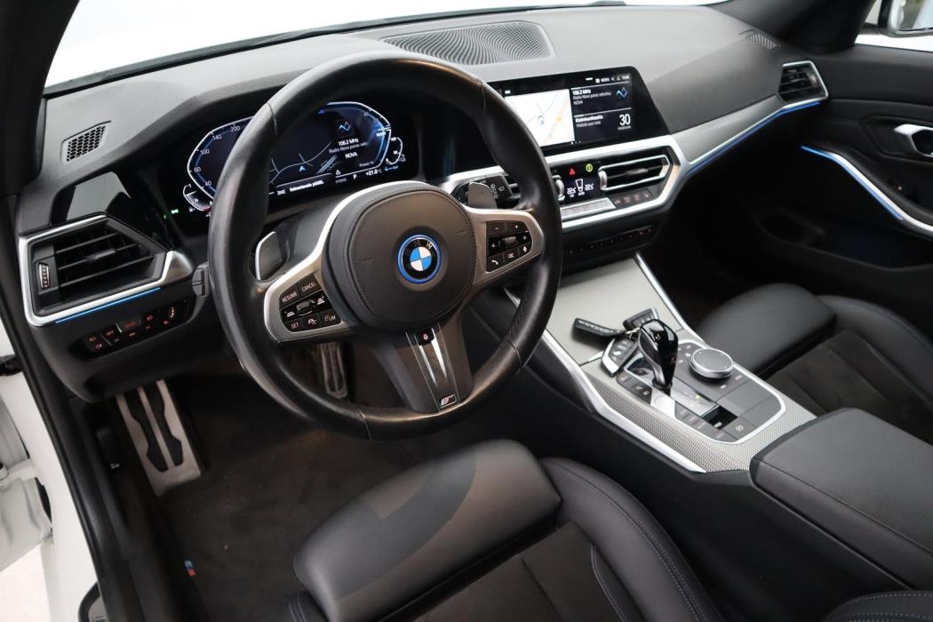 BMW 330 2022