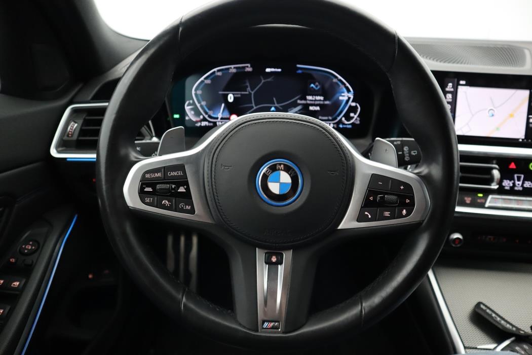 BMW 330 2022