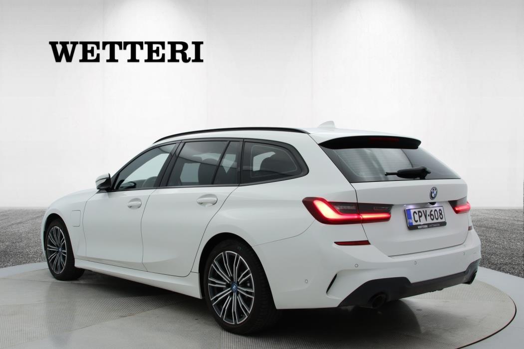 BMW 330 2022