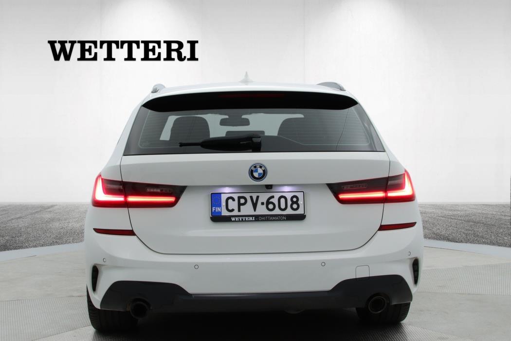 BMW 330 2022