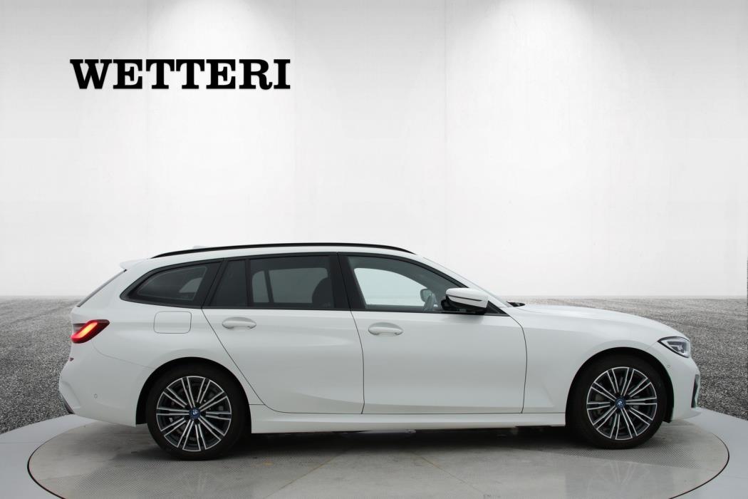 BMW 330 2022