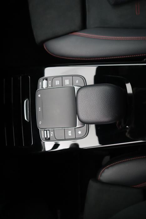 MERCEDES-BENZ A 2021