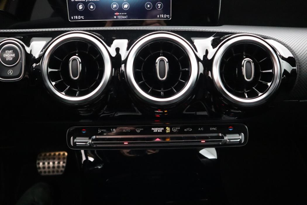 MERCEDES-BENZ A 2021