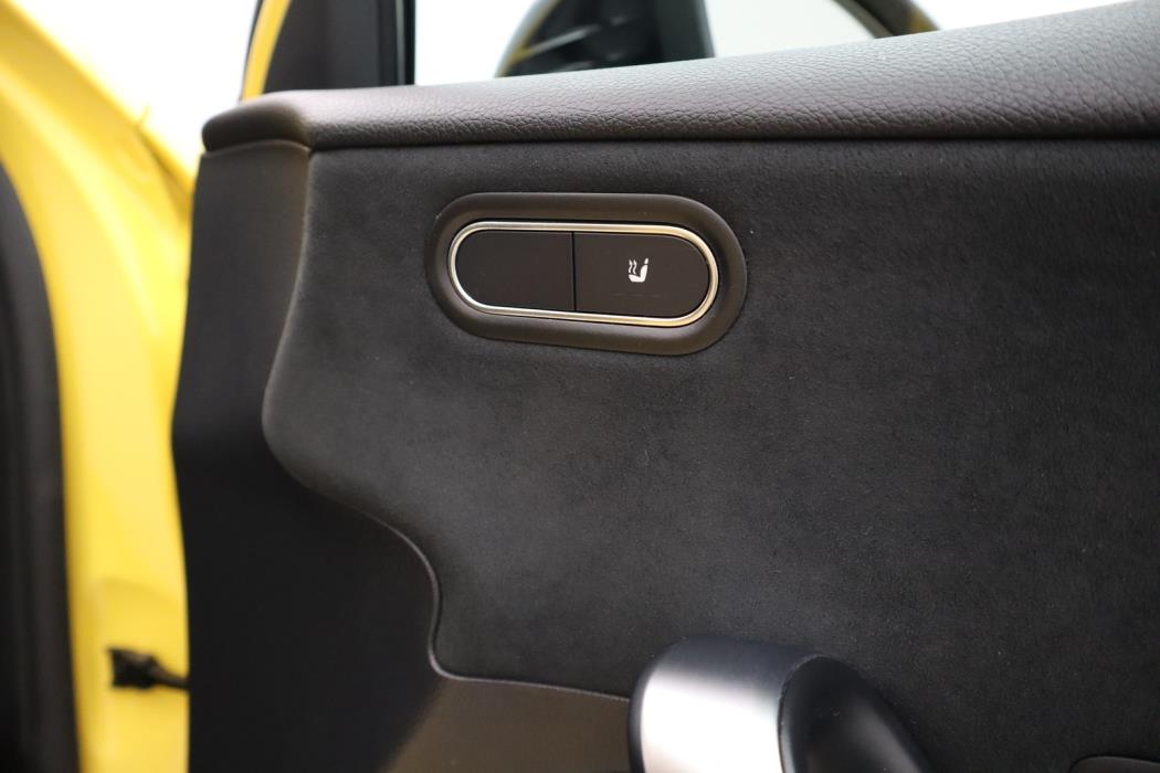 MERCEDES-BENZ A 2021