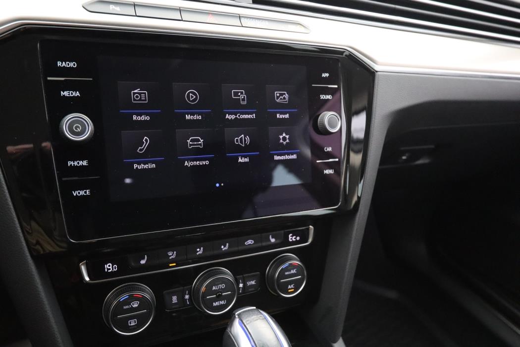 VOLKSWAGEN Passat 2018