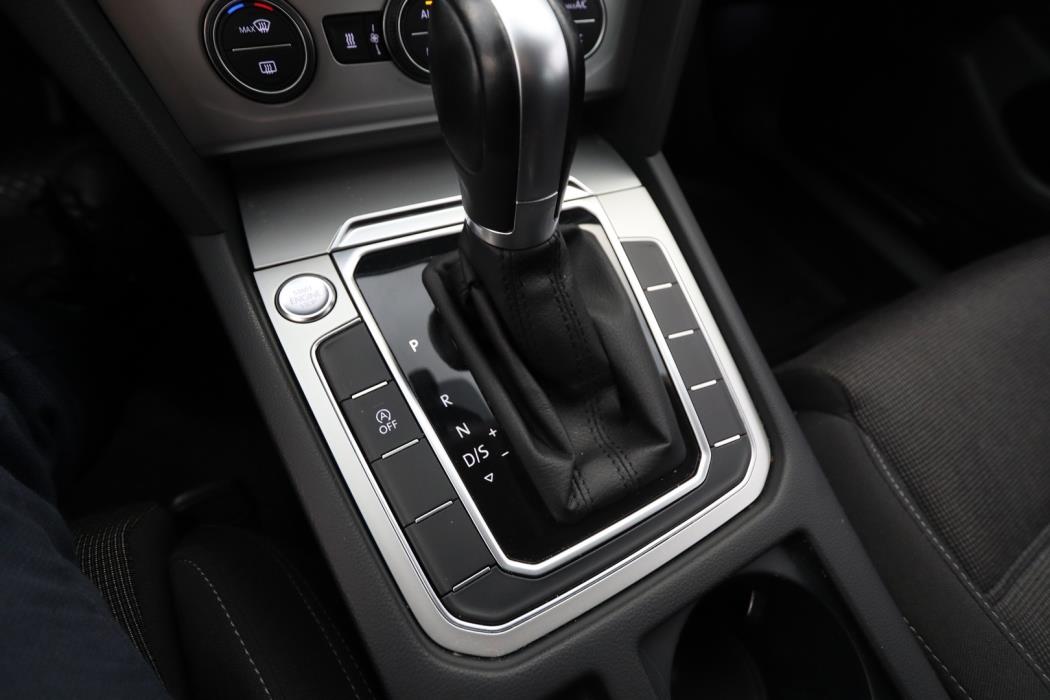 VOLKSWAGEN Passat 2018