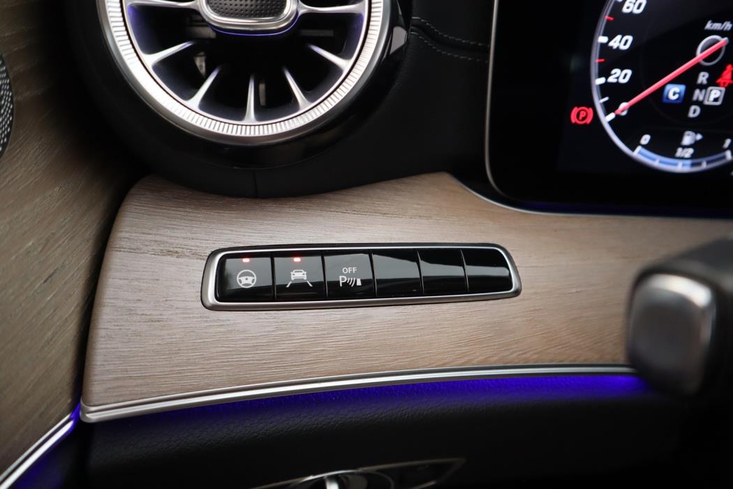 MERCEDES-BENZ E 2019
