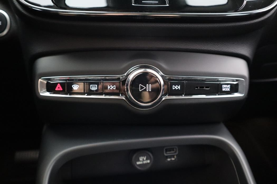 VOLVO XC40 2021
