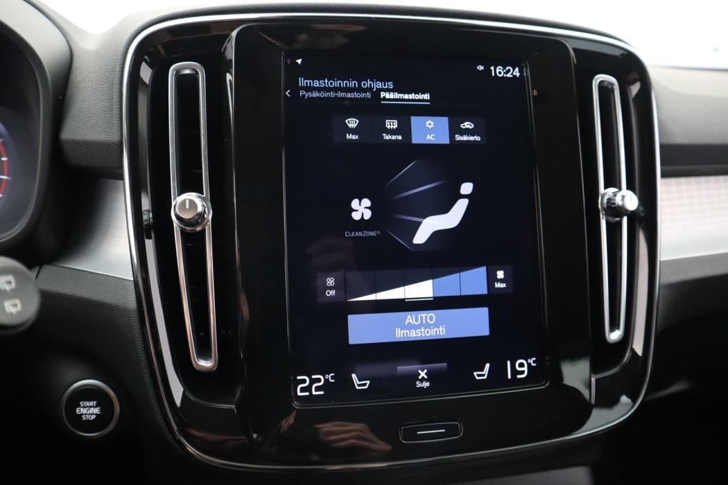 VOLVO XC40 2021