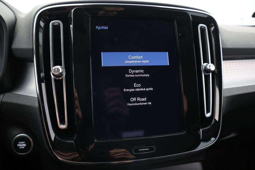 VOLVO XC40 2021