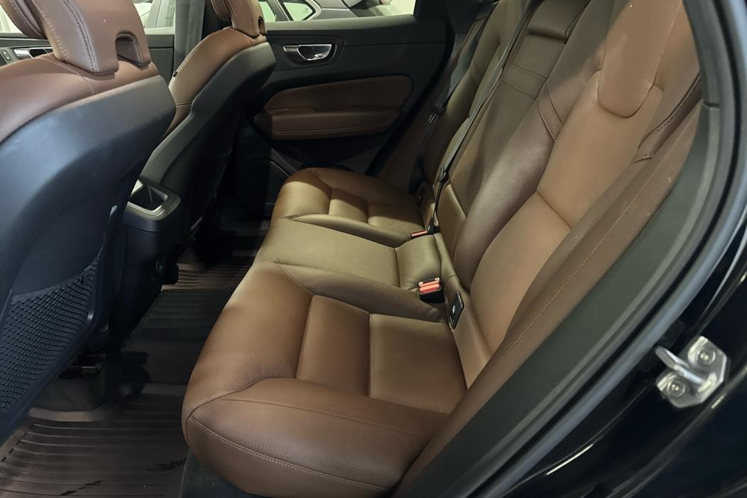 VOLVO XC60 2021