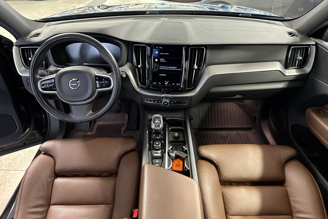 VOLVO XC60 2021