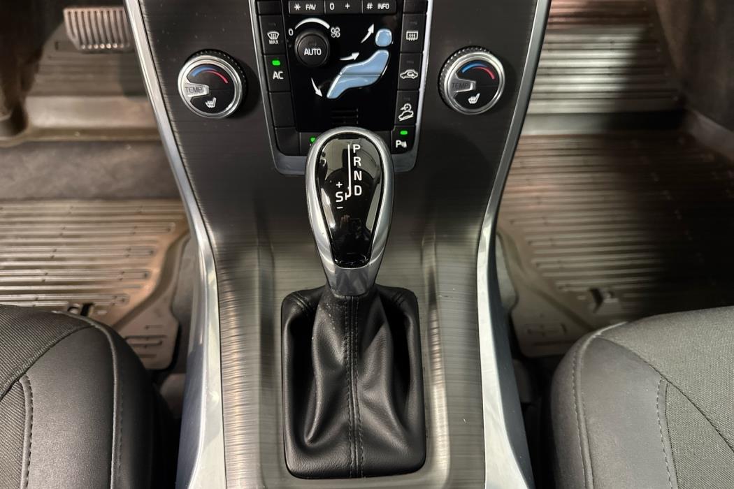 VOLVO XC70 2015