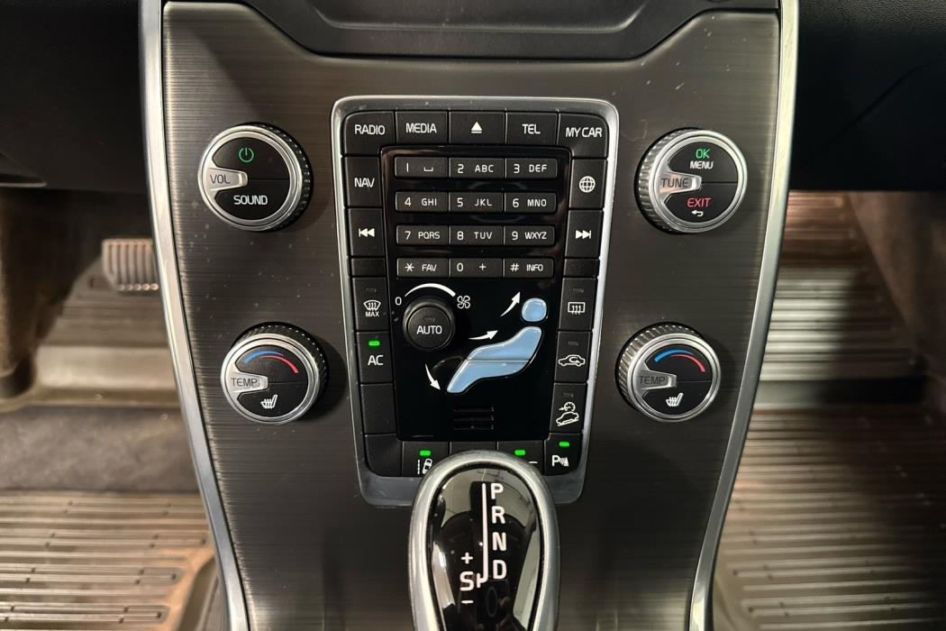 VOLVO XC70 2015