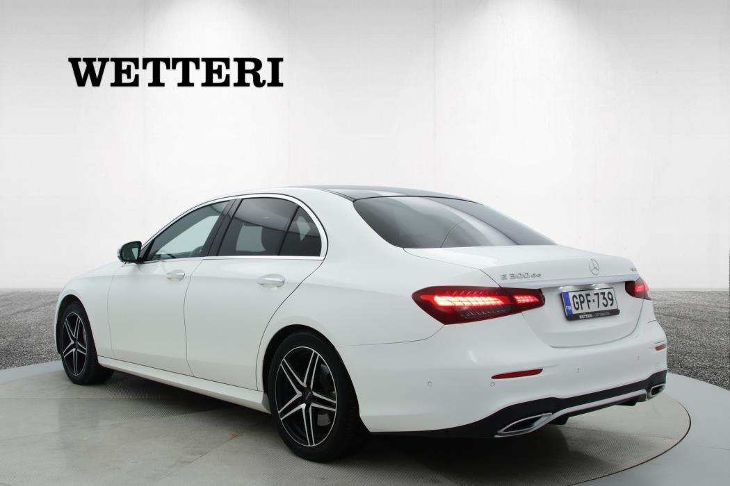 MERCEDES-BENZ E 2022