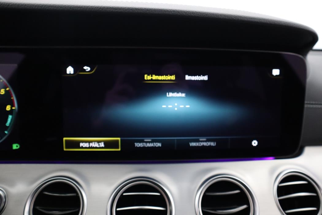 MERCEDES-BENZ E 2022