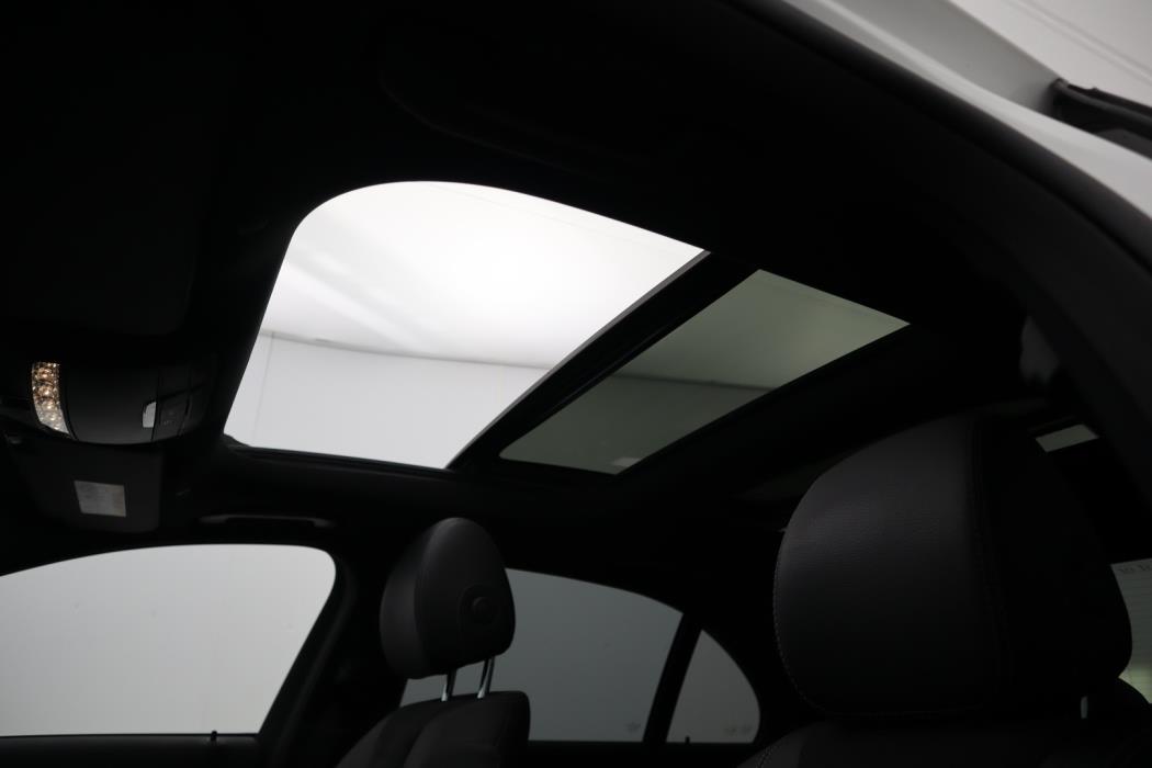 MERCEDES-BENZ E 2022